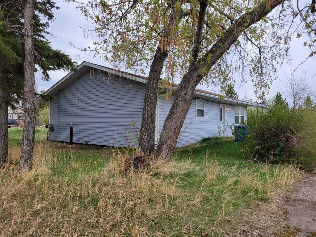 27-320 7 Avenue Ne, Three Hills, AB - Outdoor