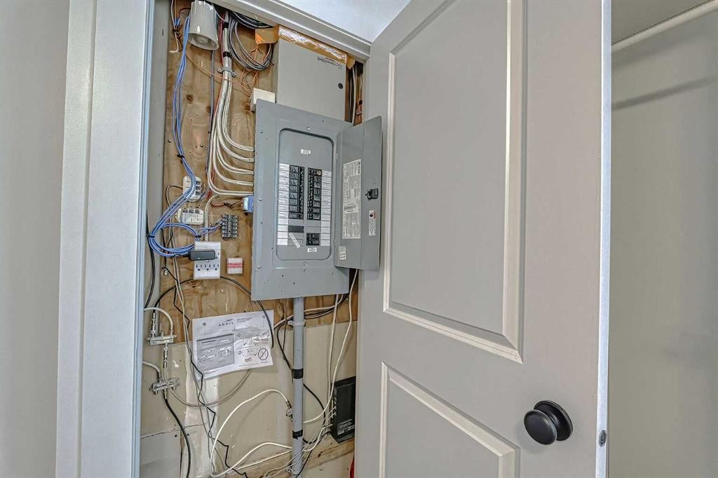 179 Rainbow Falls Drive, Chestermere, AB - Indoor Photo Showing Other Room