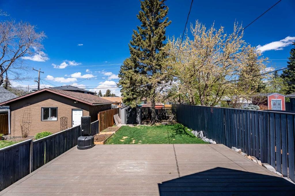 224 30 Avenue Ne, Calgary, AB - Outdoor