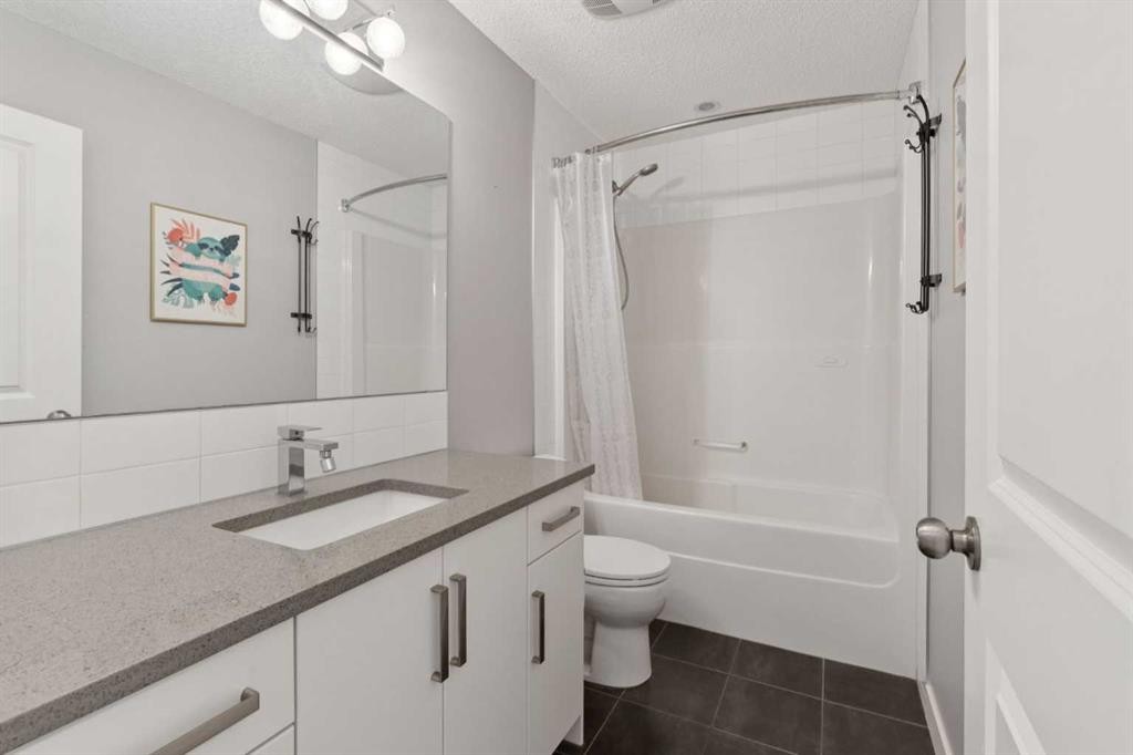 52 Mahogany Way Se, Calgary, AB - Indoor Photo Showing Bathroom