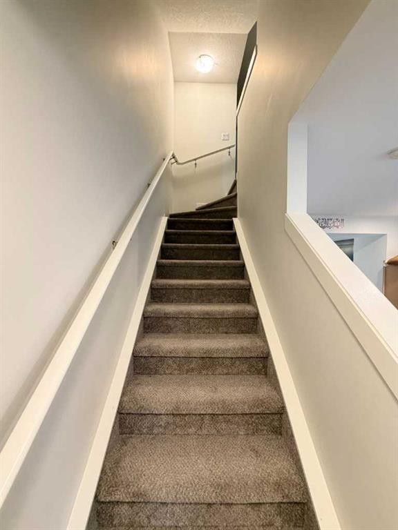450 Seton Circle Se, Calgary, AB - Indoor Photo Showing Other Room
