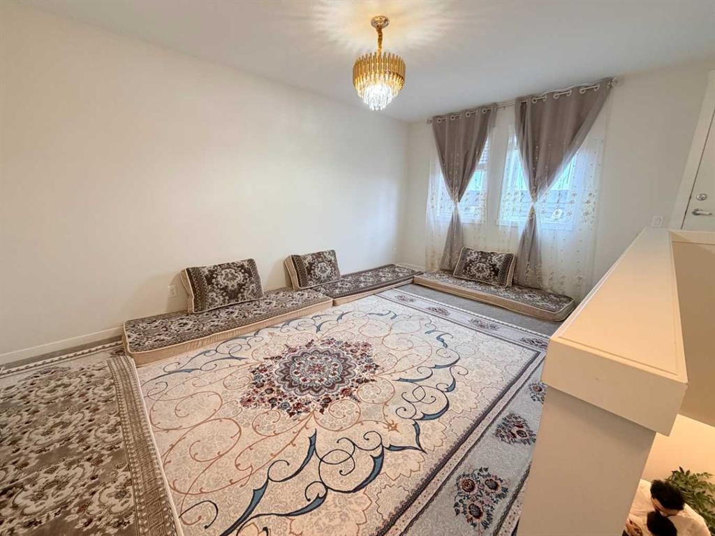 450 Seton Circle Se, Calgary, AB - Indoor Photo Showing Other Room