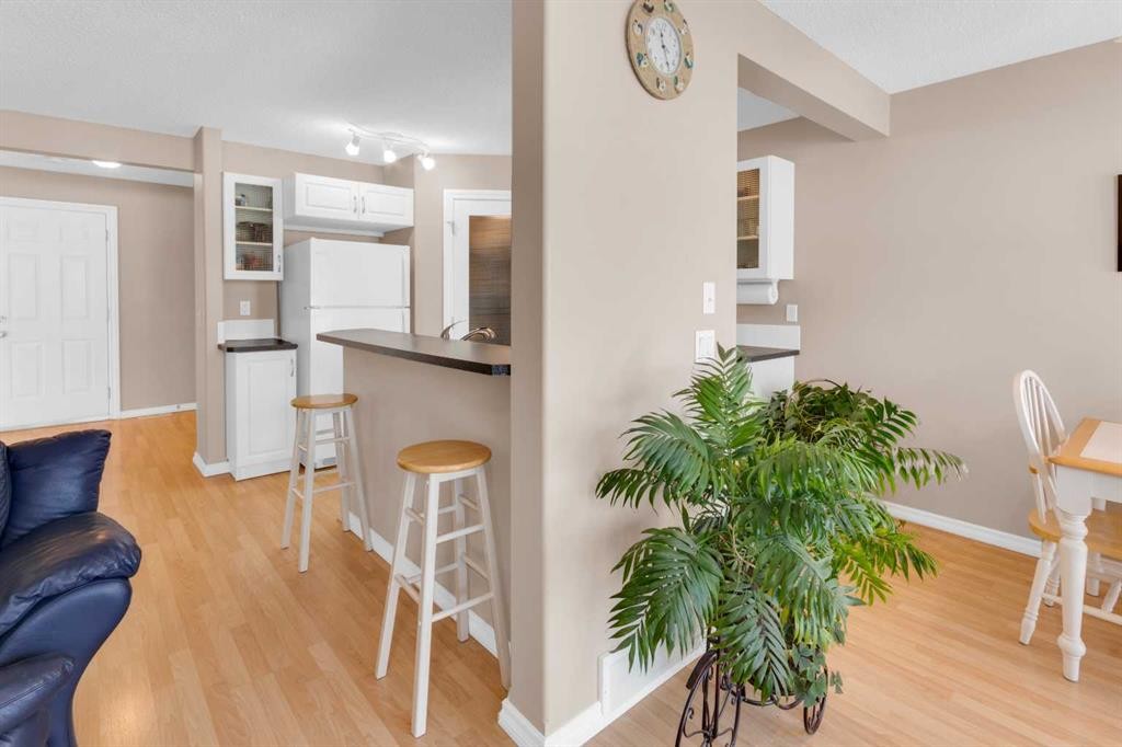 27 Royal Birch Mount Nw, Calgary, AB - Indoor