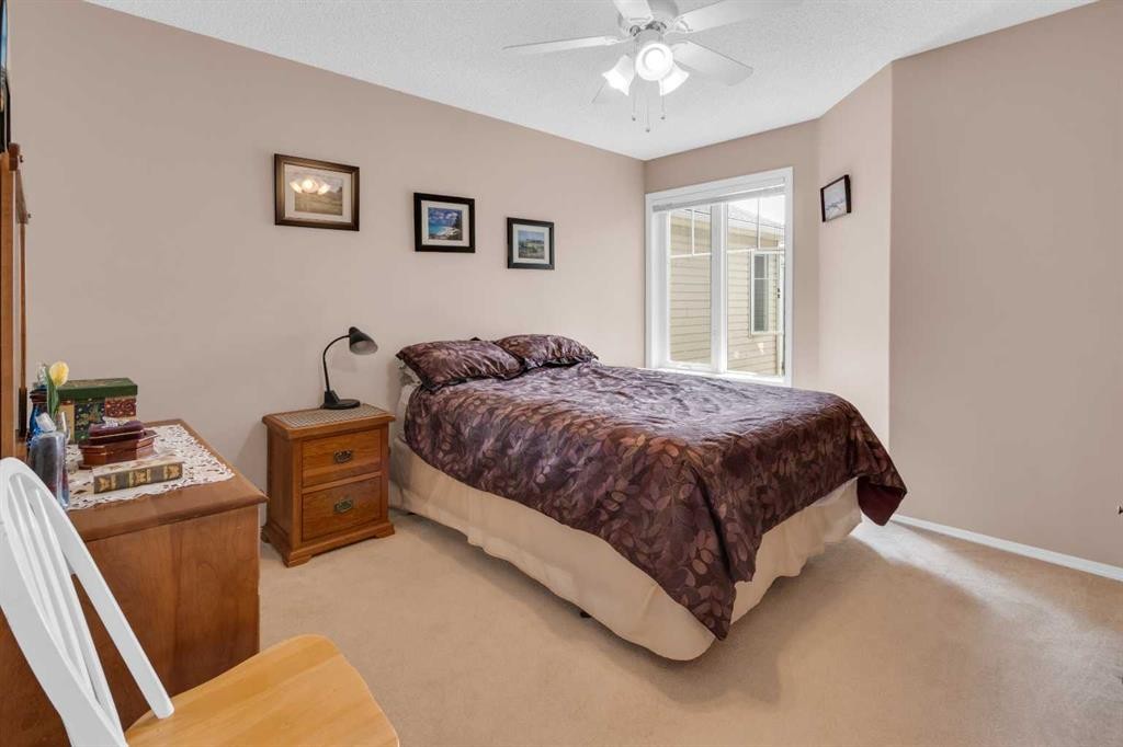 27 Royal Birch Mount Nw, Calgary, AB - Indoor Photo Showing Bedroom