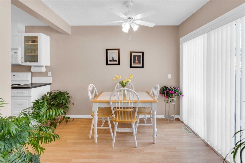 27 Royal Birch Mount Nw, Calgary, AB - Indoor Photo Showing Dining Room