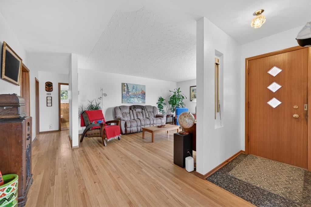 26 Cardiff Place Nw, Calgary, AB - Indoor