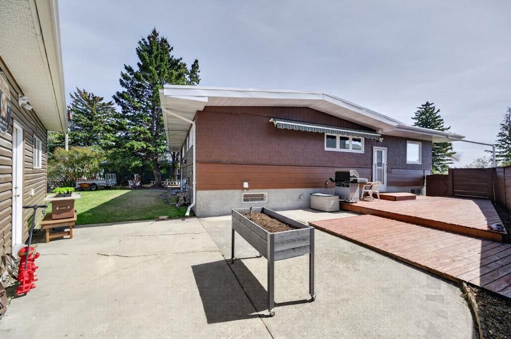 26 Cardiff Place Nw, Calgary, AB - Outdoor With Deck Patio Veranda With Exterior
