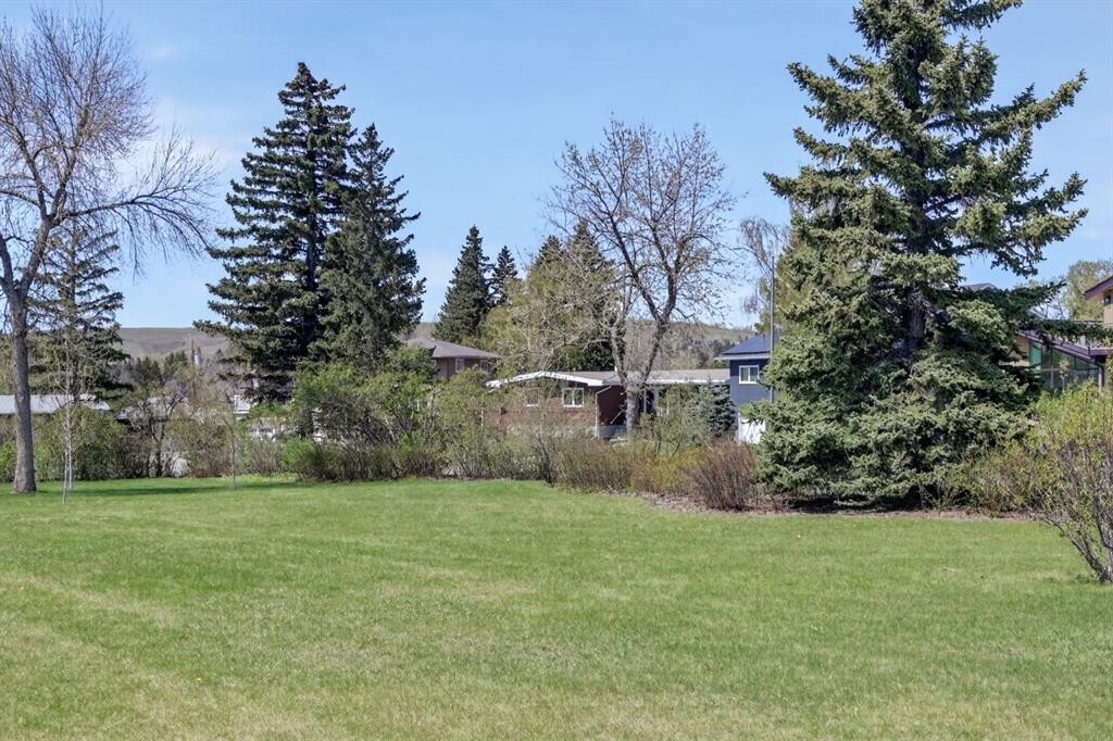 26 Cardiff Place Nw, Calgary, AB - Outdoor With View