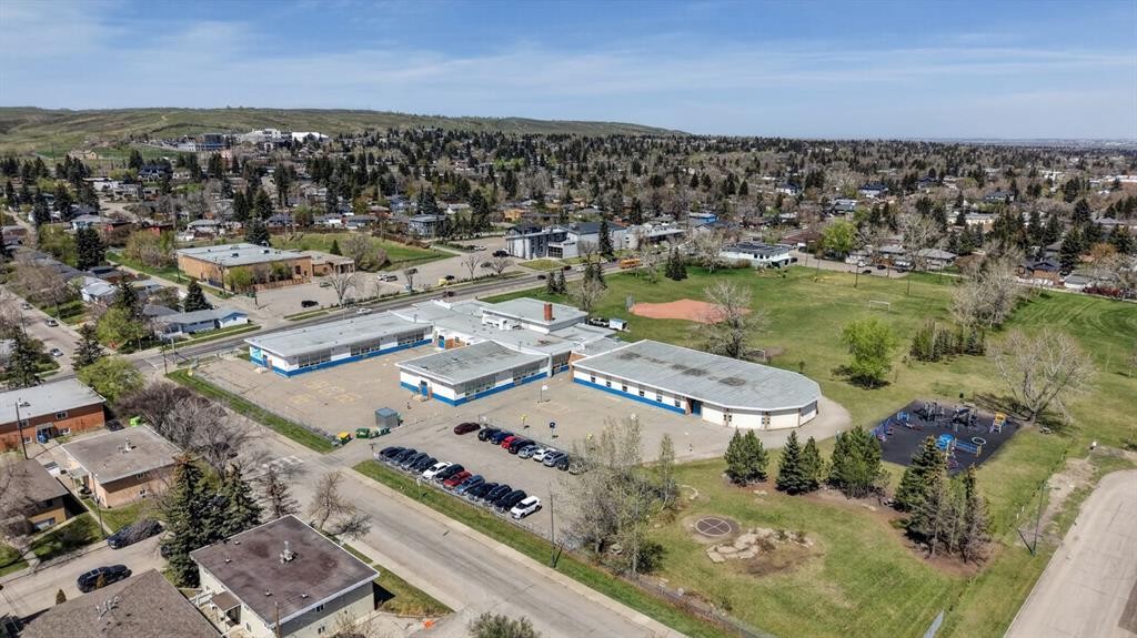 26 Cardiff Place Nw, Calgary, AB - Outdoor With View