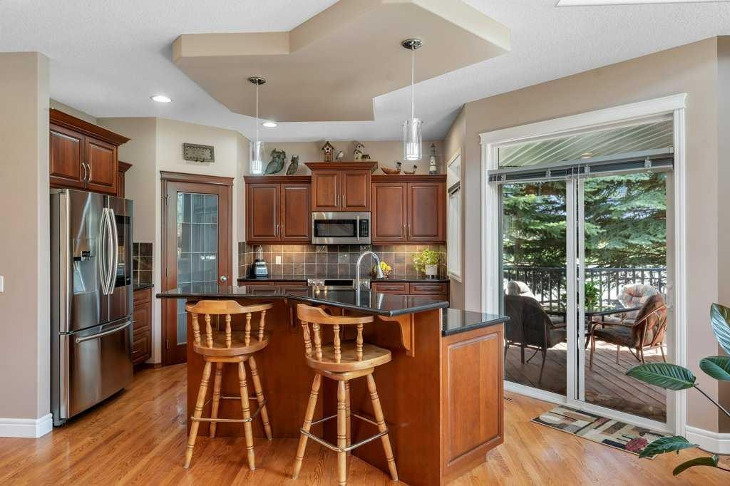 101 Valley Creek Place Nw, Calgary, AB - Indoor Photo Showing Kitchen