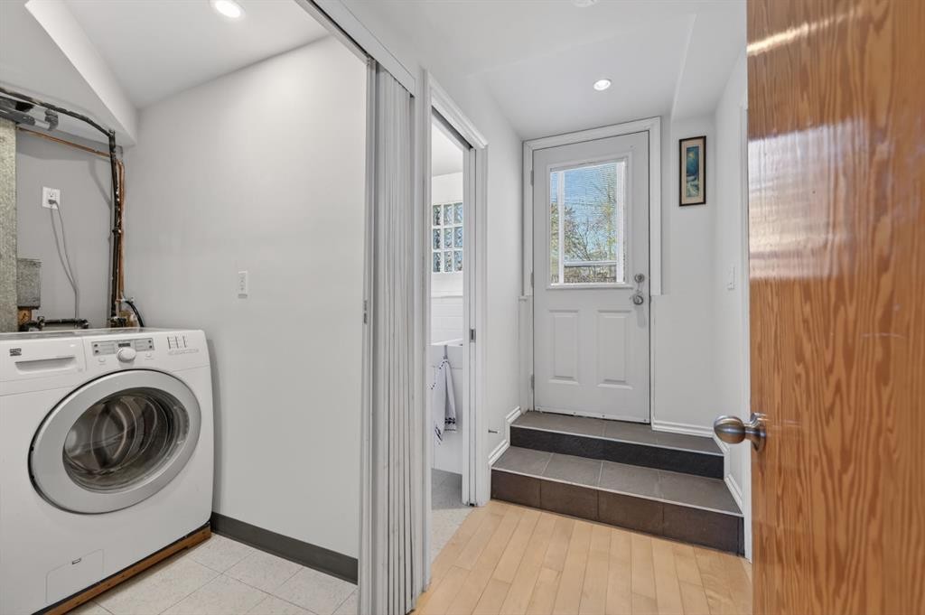 3811 24 Street Nw, Calgary, AB - Indoor Photo Showing Laundry Room