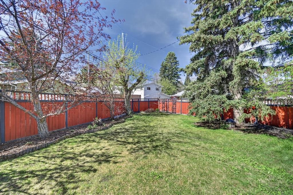3811 24 Street Nw, Calgary, AB - Outdoor