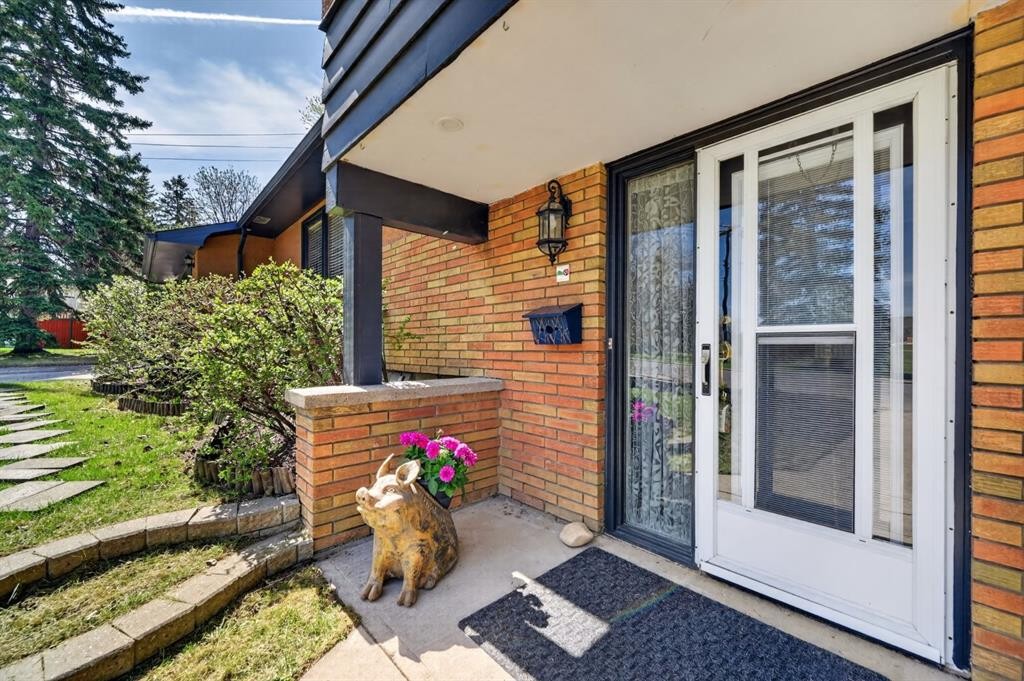 3811 24 Street Nw, Calgary, AB - Outdoor With Exterior