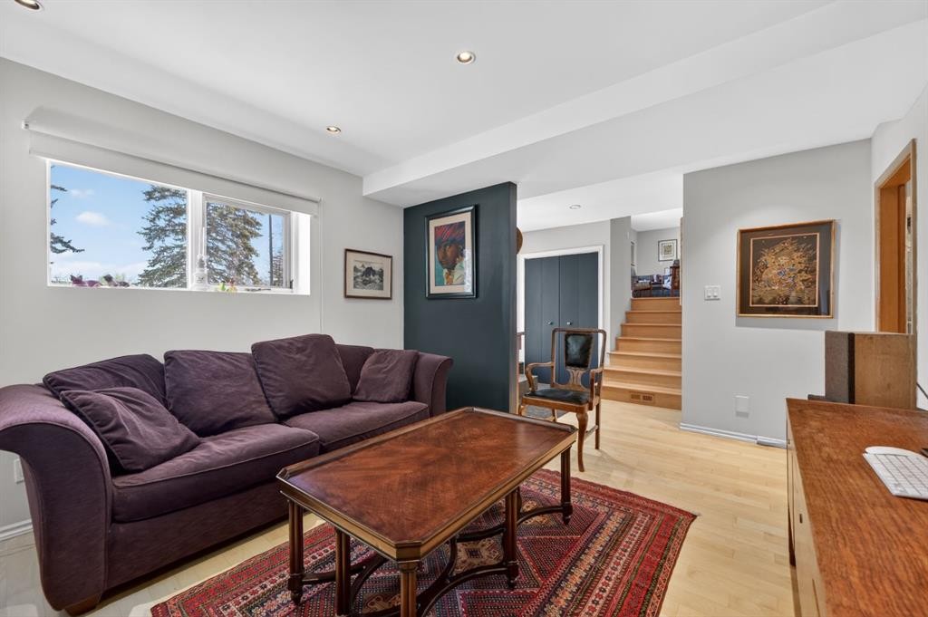 3811 24 Street Nw, Calgary, AB - Indoor Photo Showing Living Room