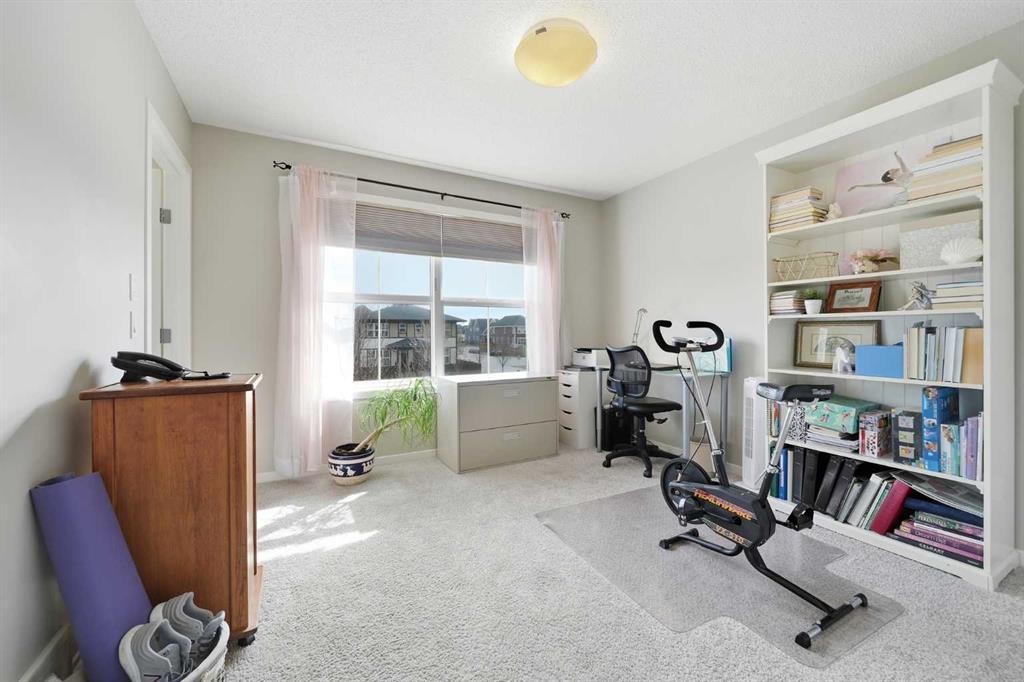 8112 Masters Boulevard Se, Calgary, AB - Indoor Photo Showing Office
