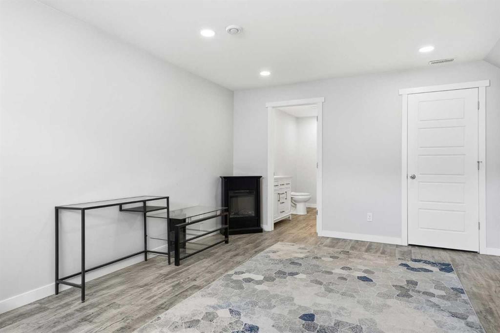 8112 Masters Boulevard Se, Calgary, AB - Indoor Photo Showing Other Room