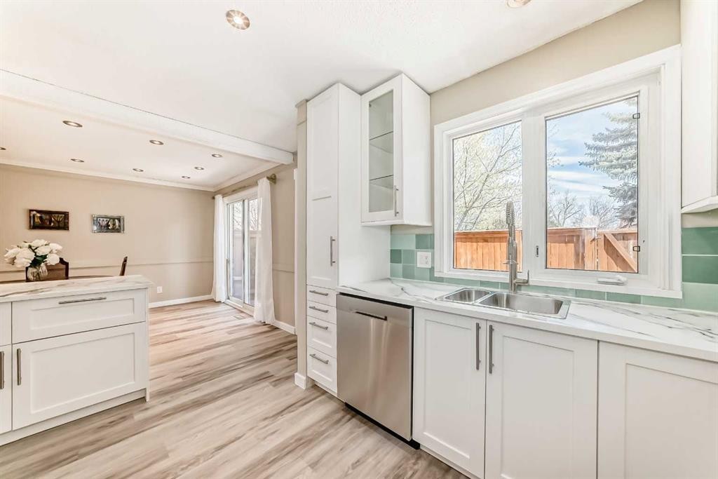 8-714 Willow Park Drive Se, Calgary, AB - Indoor Photo Showing Kitchen With Double Sink With Upgraded Kitchen
