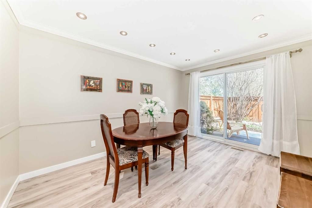 8-714 Willow Park Drive Se, Calgary, AB - Indoor Photo Showing Dining Room