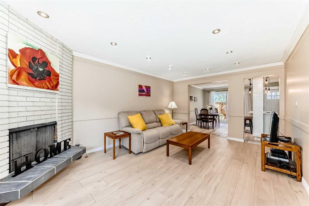 8-714 Willow Park Drive Se, Calgary, AB - Indoor Photo Showing Living Room With Fireplace