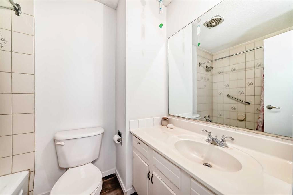 8-714 Willow Park Drive Se, Calgary, AB - Indoor Photo Showing Bathroom