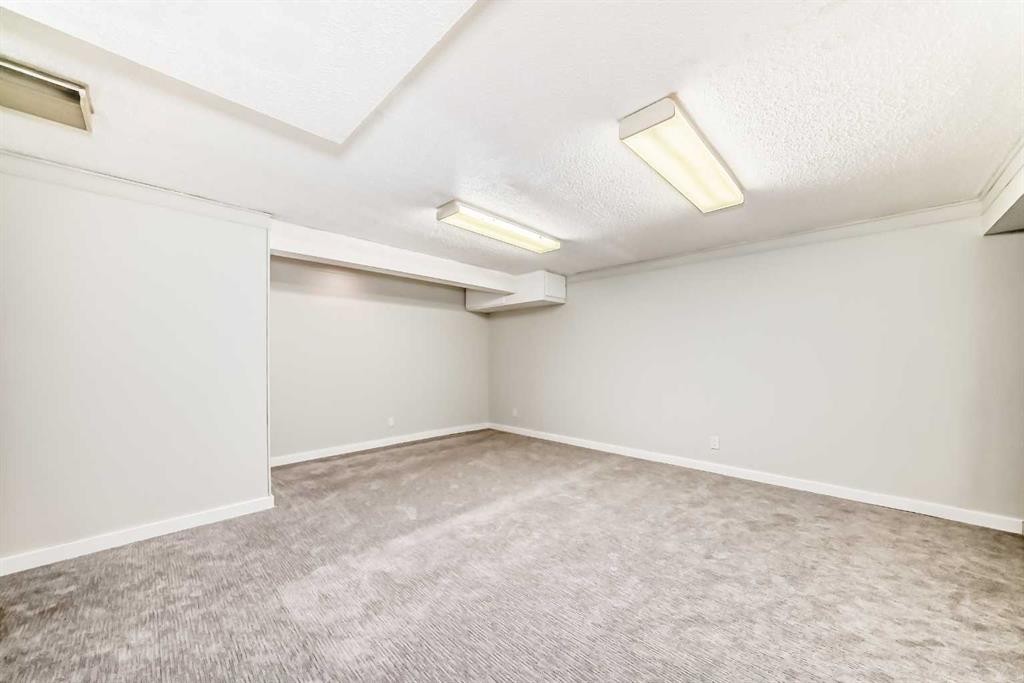 8-714 Willow Park Drive Se, Calgary, AB - Indoor