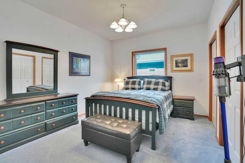 82 Valley Ridge Point Nw, Calgary, AB - Indoor Photo Showing Bedroom