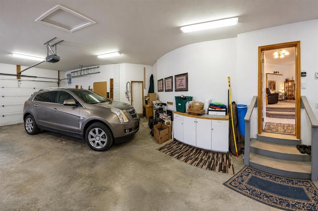 82 Valley Ridge Point Nw, Calgary, AB - Indoor Photo Showing Garage