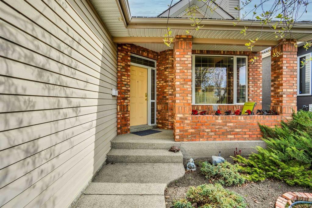 82 Valley Ridge Point Nw, Calgary, AB - Outdoor