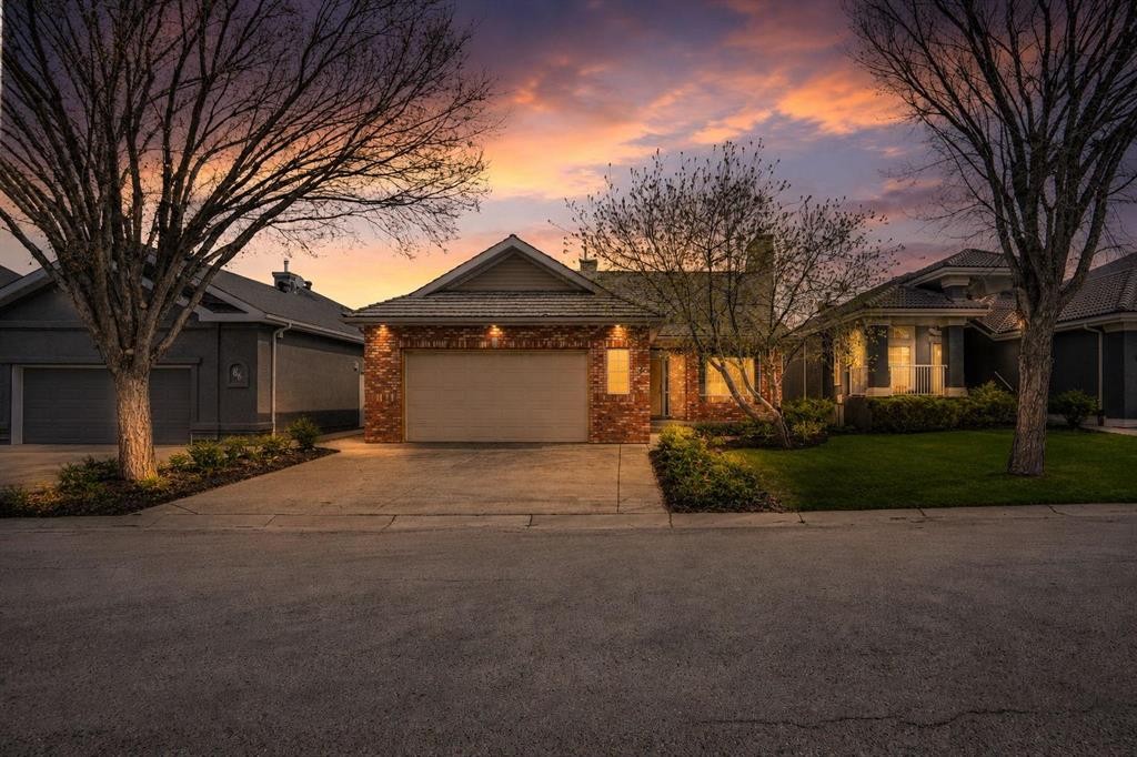 82 Valley Ridge Point Nw, Calgary, AB - Outdoor