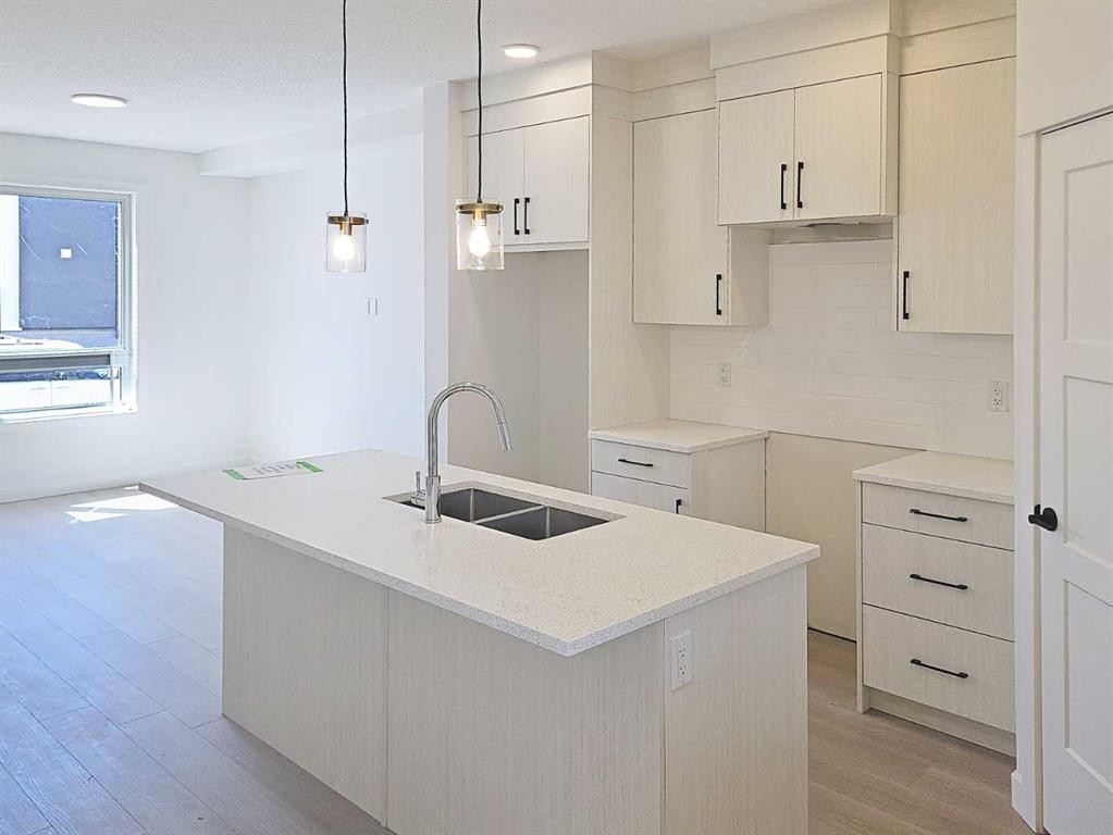 1973 Mccaskill Drive, Crossfield, AB - Indoor Photo Showing Kitchen With Double Sink With Upgraded Kitchen