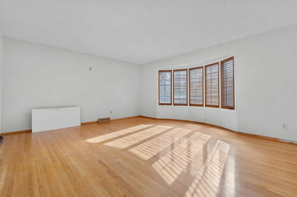 444 Woodland Crescent Se, Calgary, AB - Indoor Photo Showing Other Room