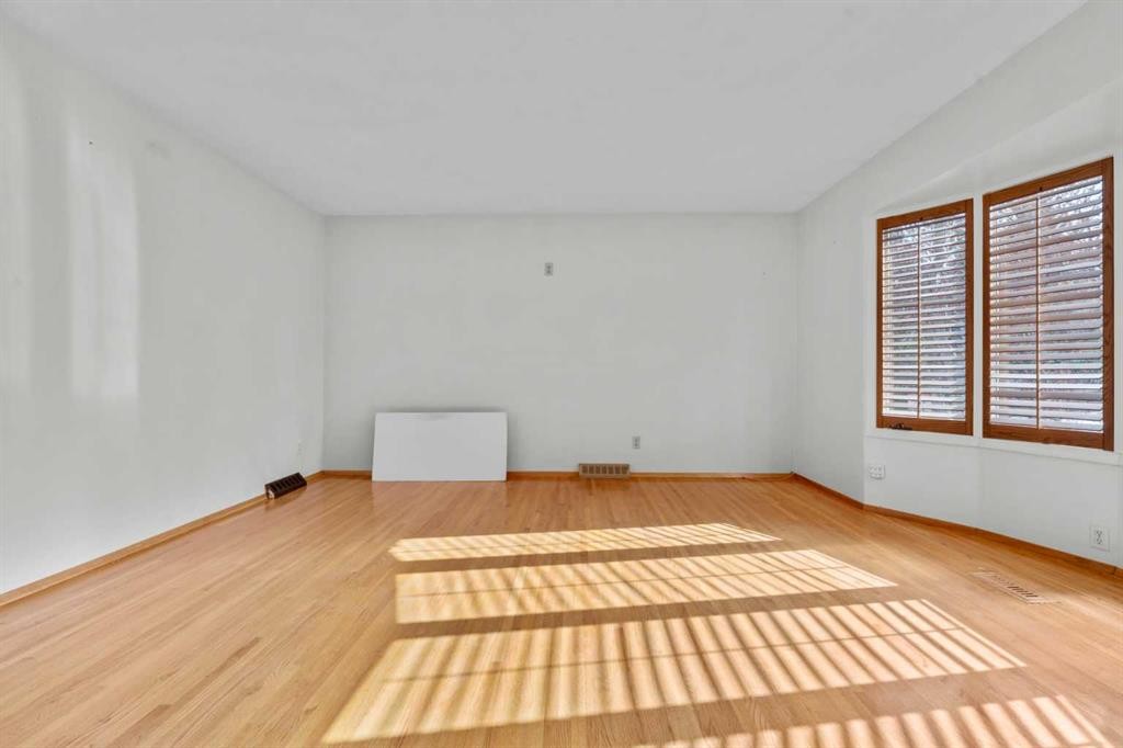 444 Woodland Crescent Se, Calgary, AB - Indoor Photo Showing Other Room