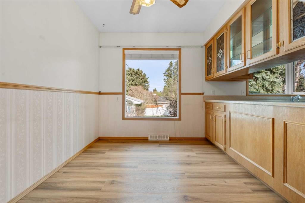 444 Woodland Crescent Se, Calgary, AB - Indoor Photo Showing Other Room