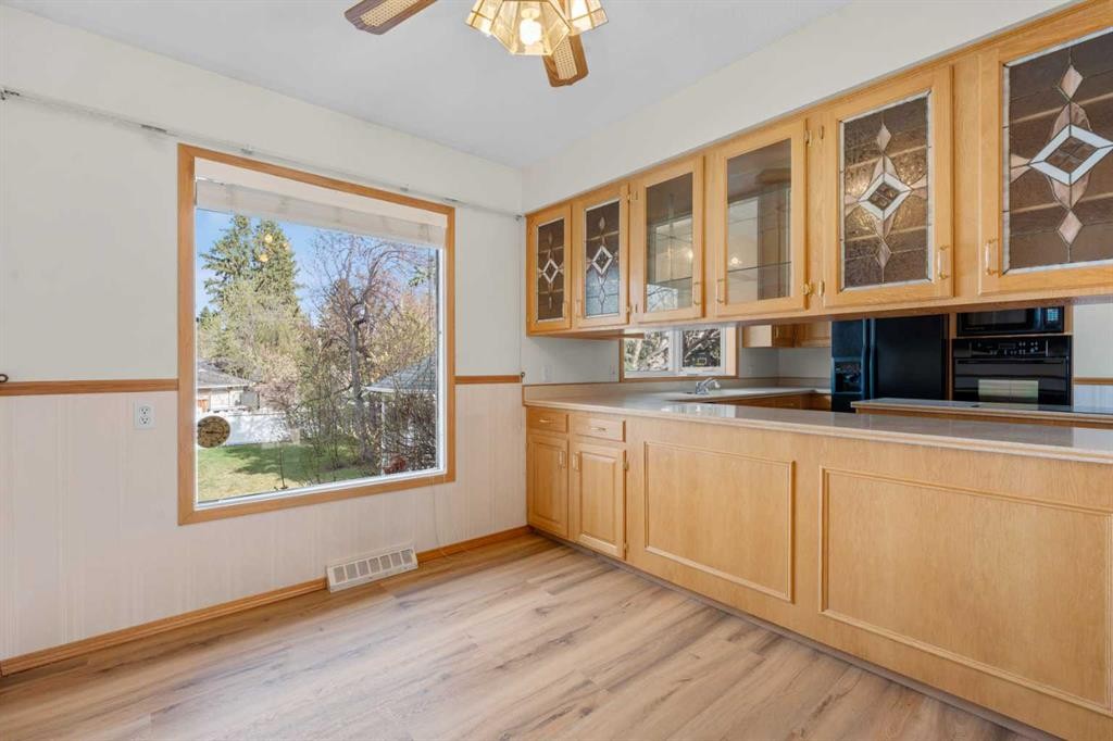 444 Woodland Crescent Se, Calgary, AB - Indoor