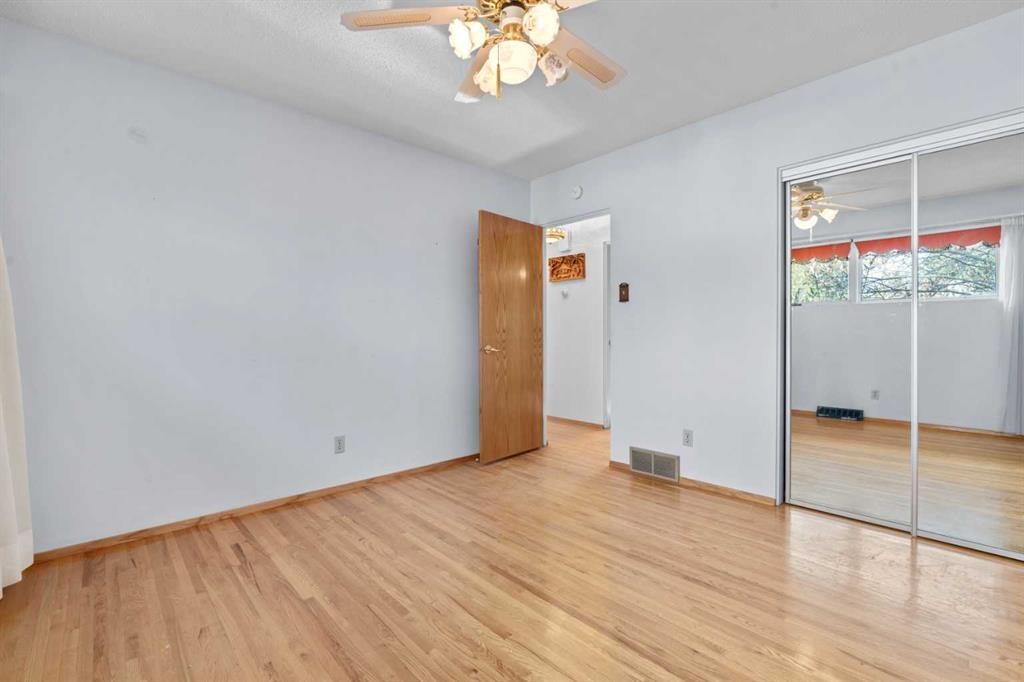 444 Woodland Crescent Se, Calgary, AB - Indoor Photo Showing Other Room