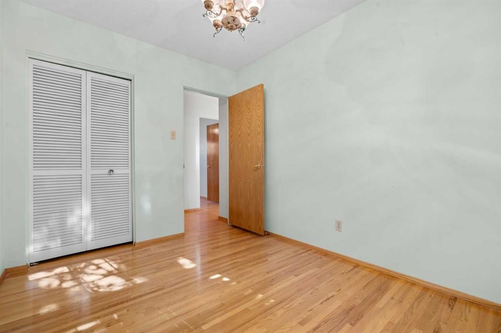 444 Woodland Crescent Se, Calgary, AB - Indoor Photo Showing Other Room
