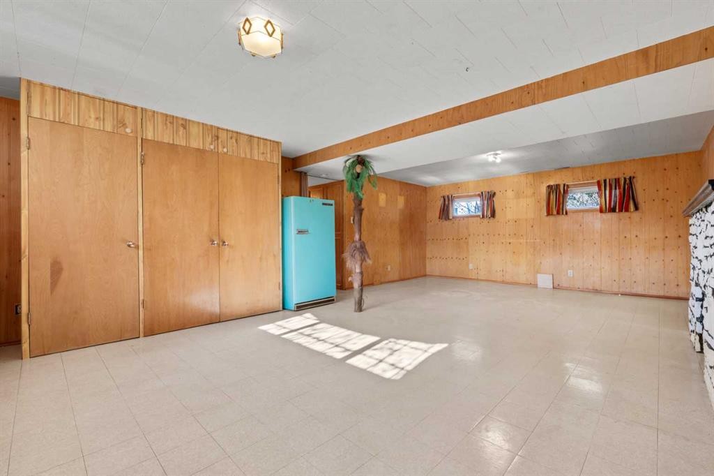 444 Woodland Crescent Se, Calgary, AB - Indoor