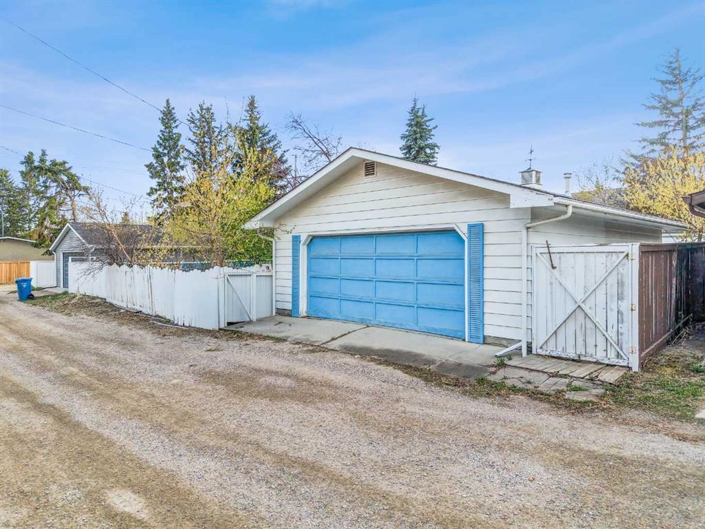444 Woodland Crescent Se, Calgary, AB - Outdoor