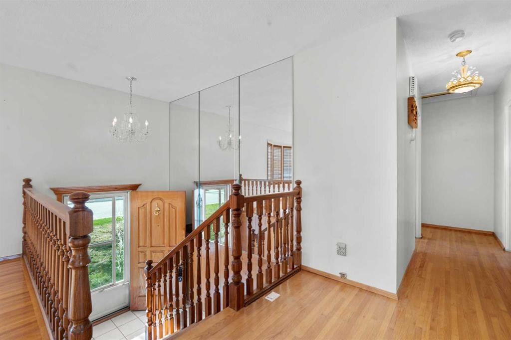 444 Woodland Crescent Se, Calgary, AB - Indoor Photo Showing Other Room