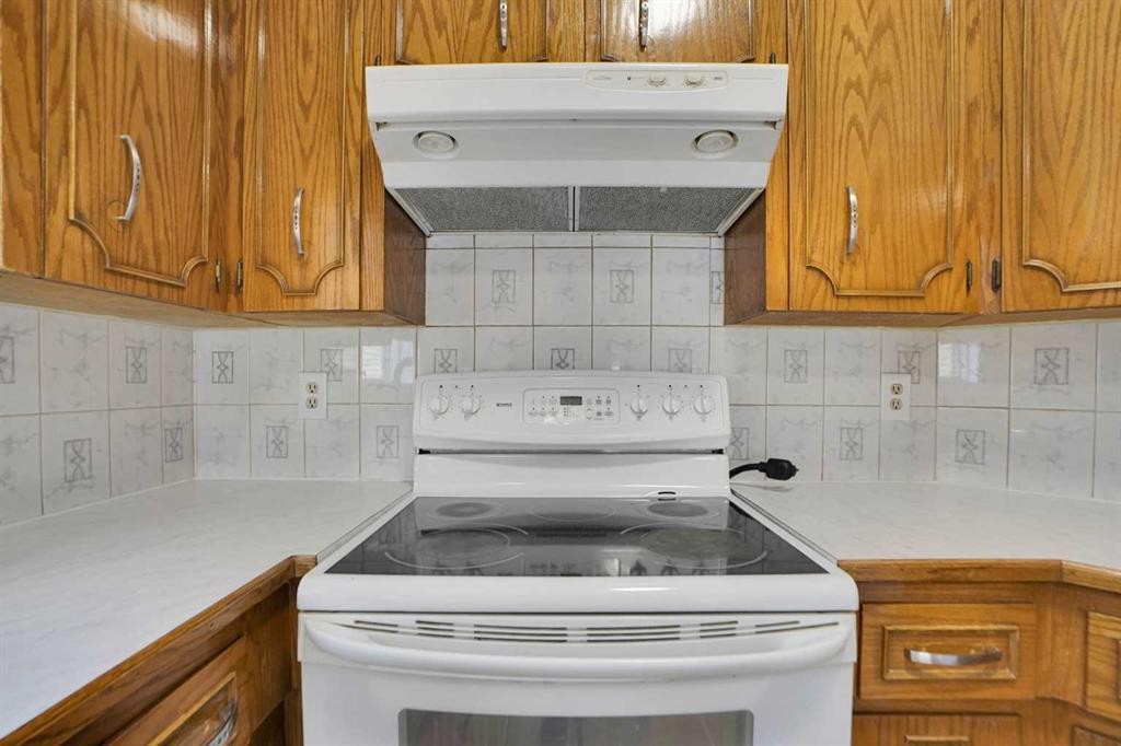 336 Whitworth Way Ne, Calgary, AB - Indoor Photo Showing Kitchen