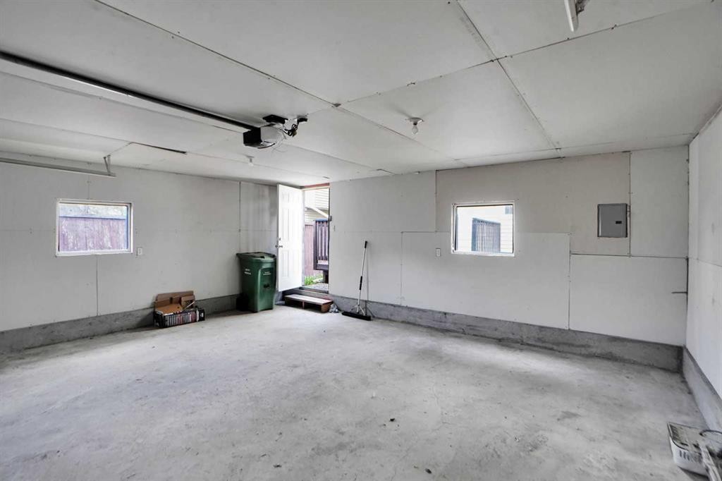 336 Whitworth Way Ne, Calgary, AB - Indoor Photo Showing Garage