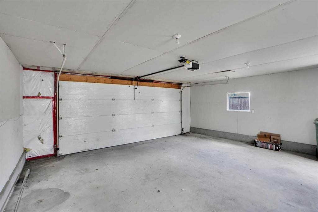 336 Whitworth Way Ne, Calgary, AB - Indoor Photo Showing Garage