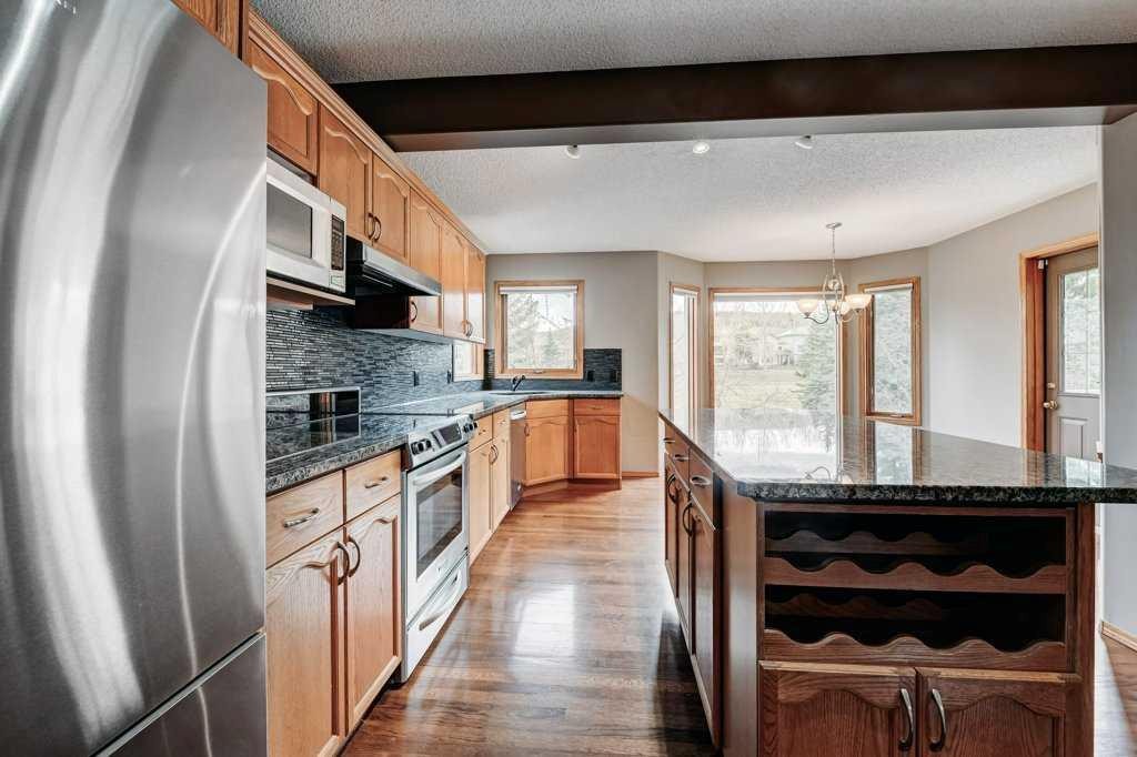 91 Valley Ridge Green Nw, Calgary, AB - Indoor Photo Showing Kitchen With Stainless Steel Kitchen
