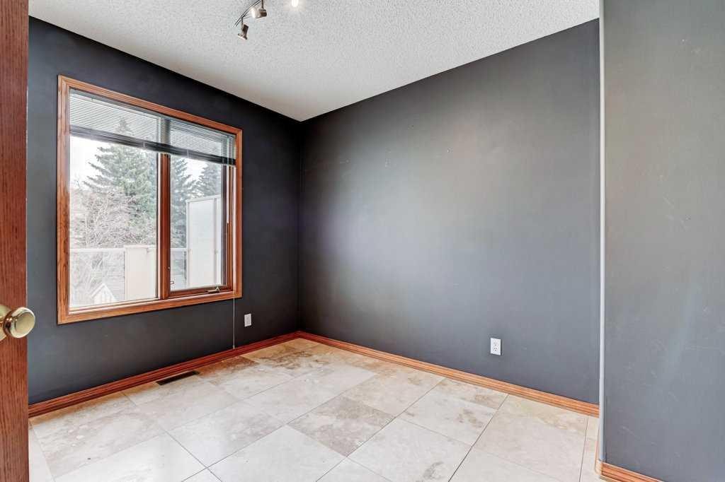 91 Valley Ridge Green Nw, Calgary, AB - Indoor Photo Showing Other Room