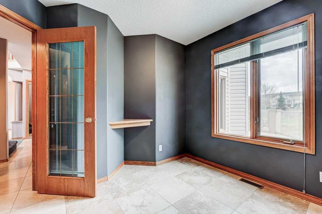 91 Valley Ridge Green Nw, Calgary, AB - Indoor Photo Showing Other Room