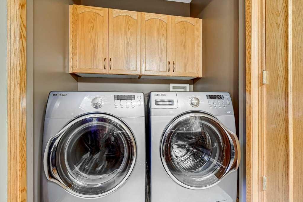 91 Valley Ridge Green Nw, Calgary, AB - Indoor Photo Showing Laundry Room