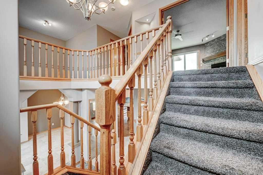 91 Valley Ridge Green Nw, Calgary, AB - Indoor Photo Showing Other Room