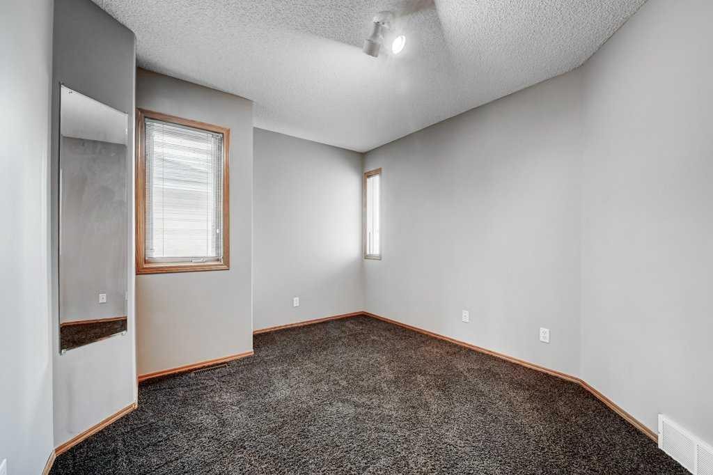 91 Valley Ridge Green Nw, Calgary, AB - Indoor Photo Showing Other Room