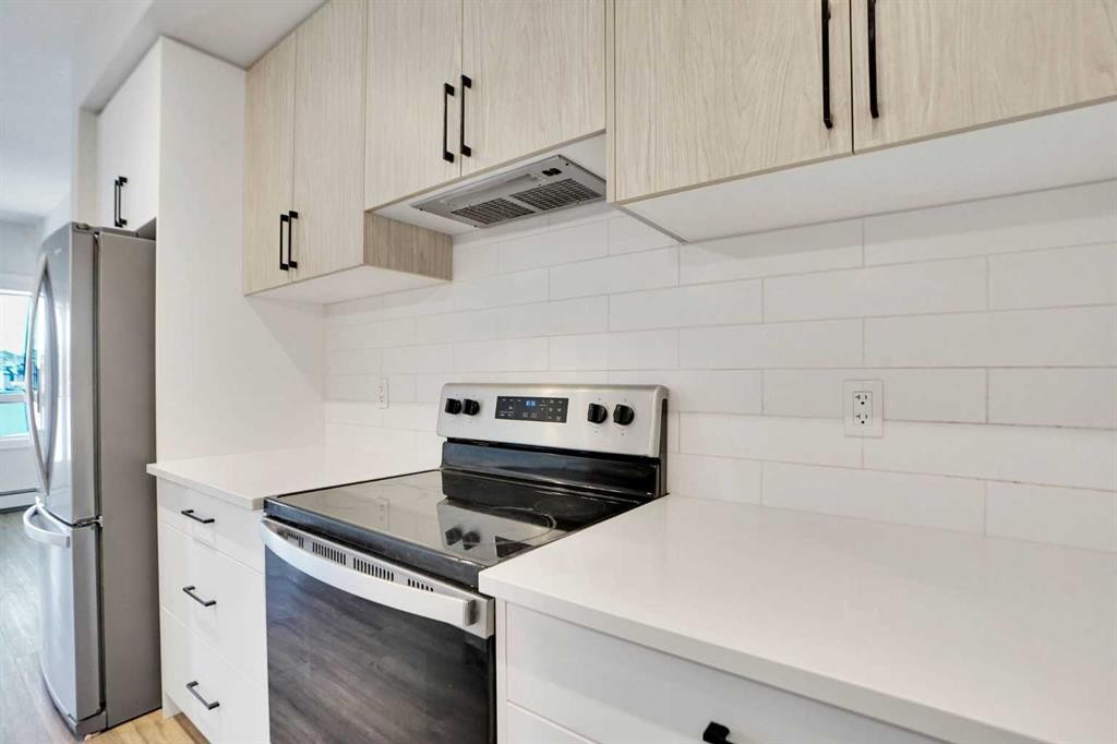 405-138 Sage Valley Common Nw, Calgary, AB - Indoor Photo Showing Kitchen With Stainless Steel Kitchen
