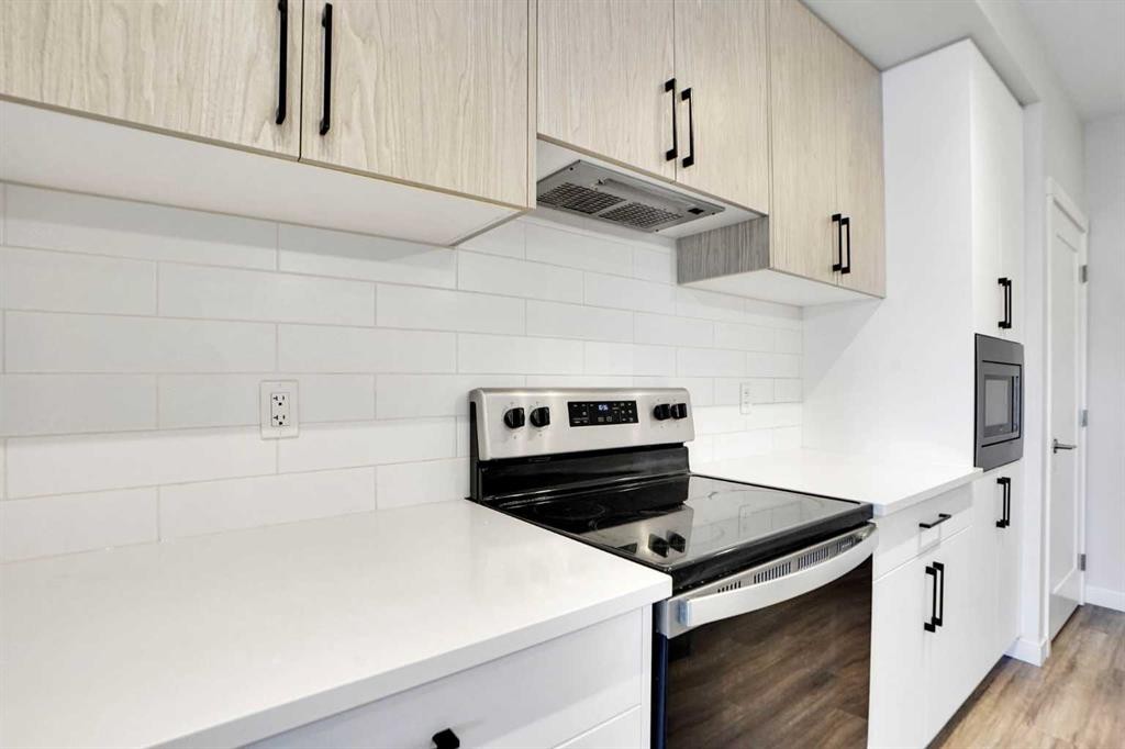 405-138 Sage Valley Common Nw, Calgary, AB - Indoor Photo Showing Kitchen With Upgraded Kitchen